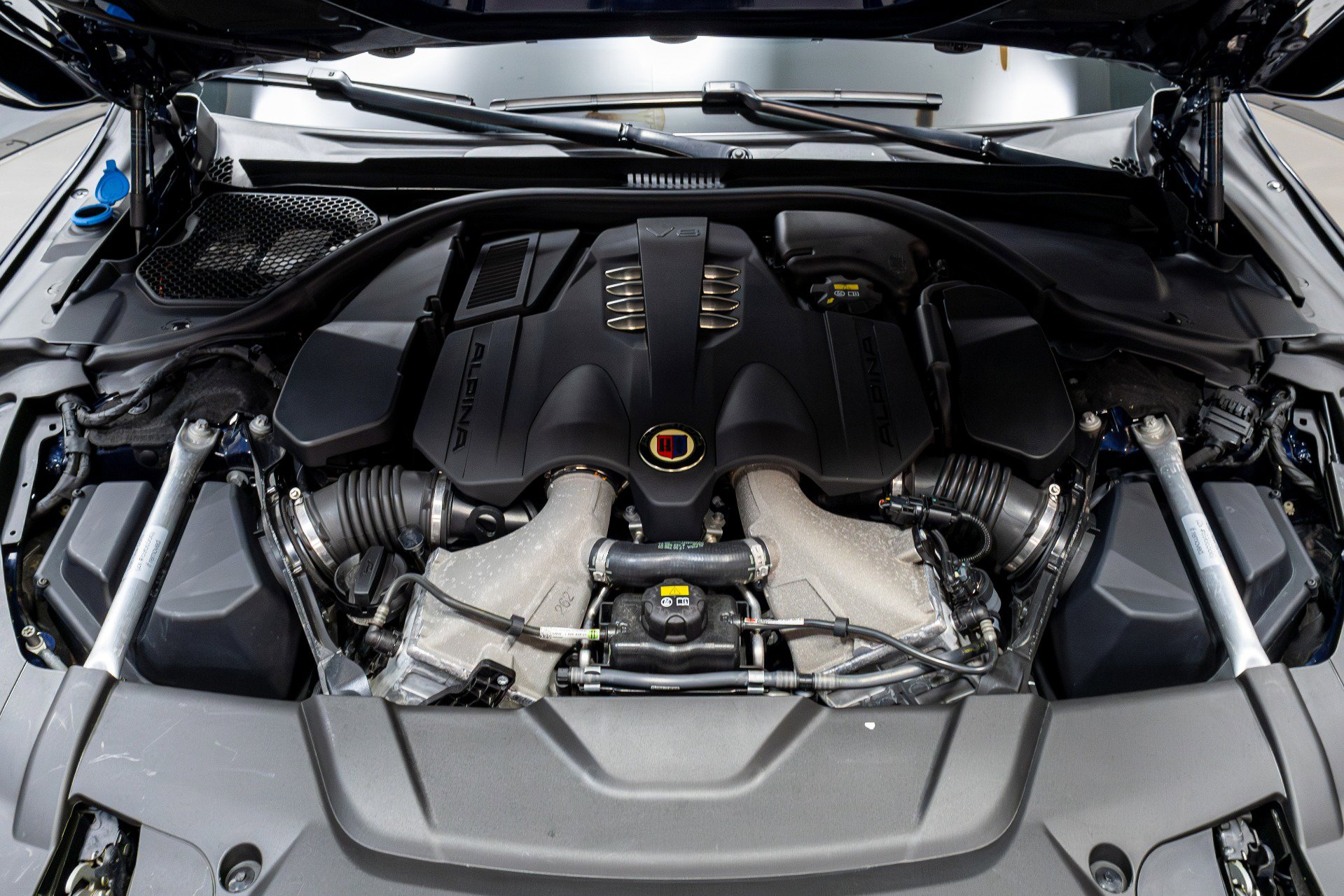 Used 2020 BMW ALPINA B7 xDrive w/ Interior Design Package image 48