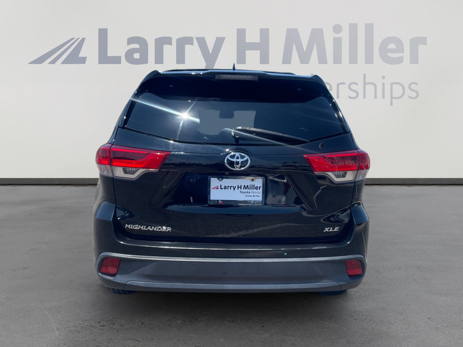 Used 2019 Toyota Highlander XLE FWD image 4