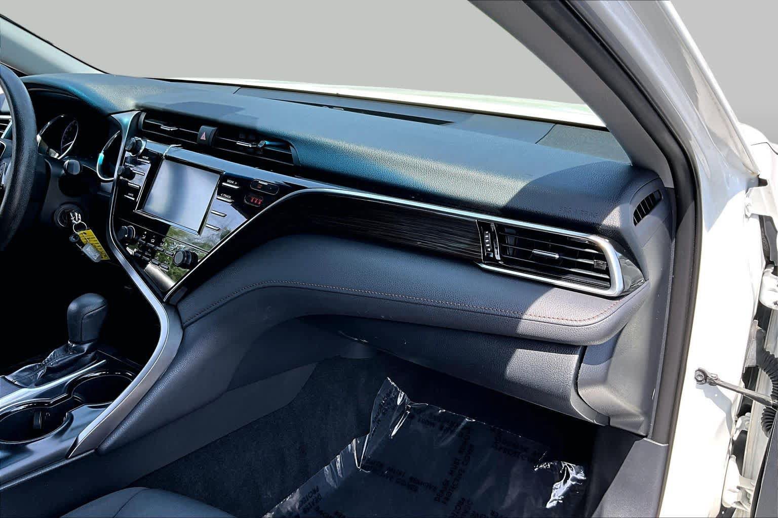 Used 2018 Toyota Camry LE FWD image 18