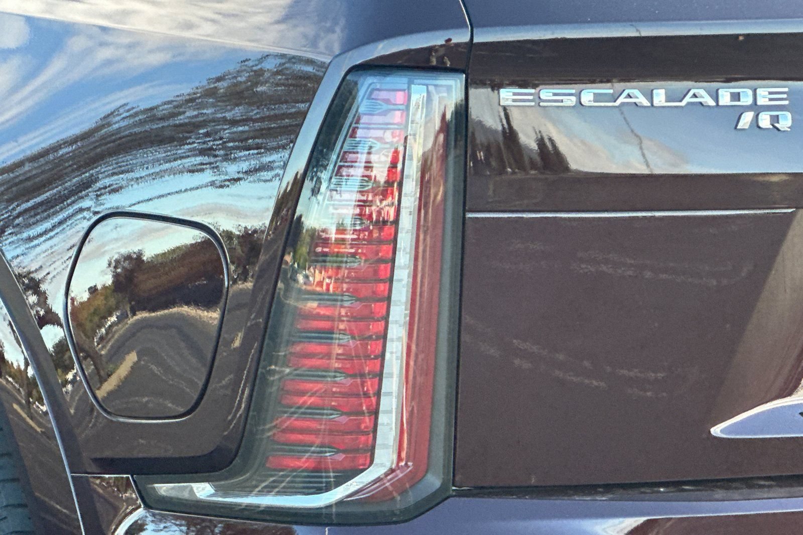 Certified 2026 Cadillac Escalade IQ Luxury 2 w/ LPO, Etrunk Organizer Package AWD/4WD image 48