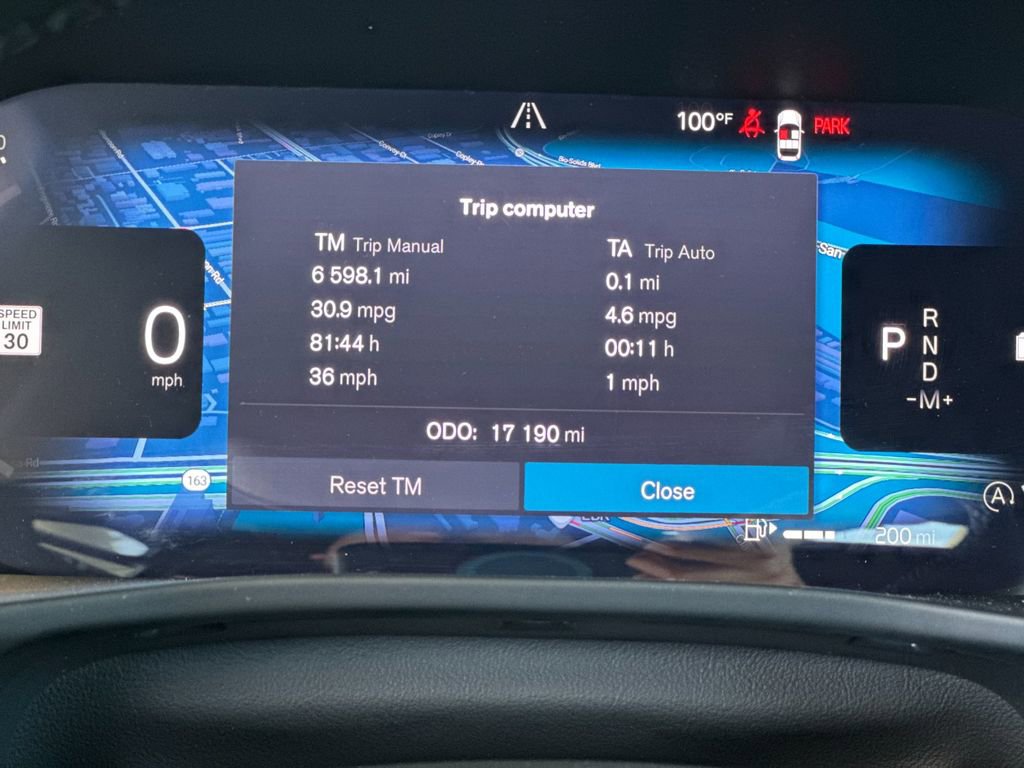 Certified 2025 Volvo XC40 B5 Plus image 27