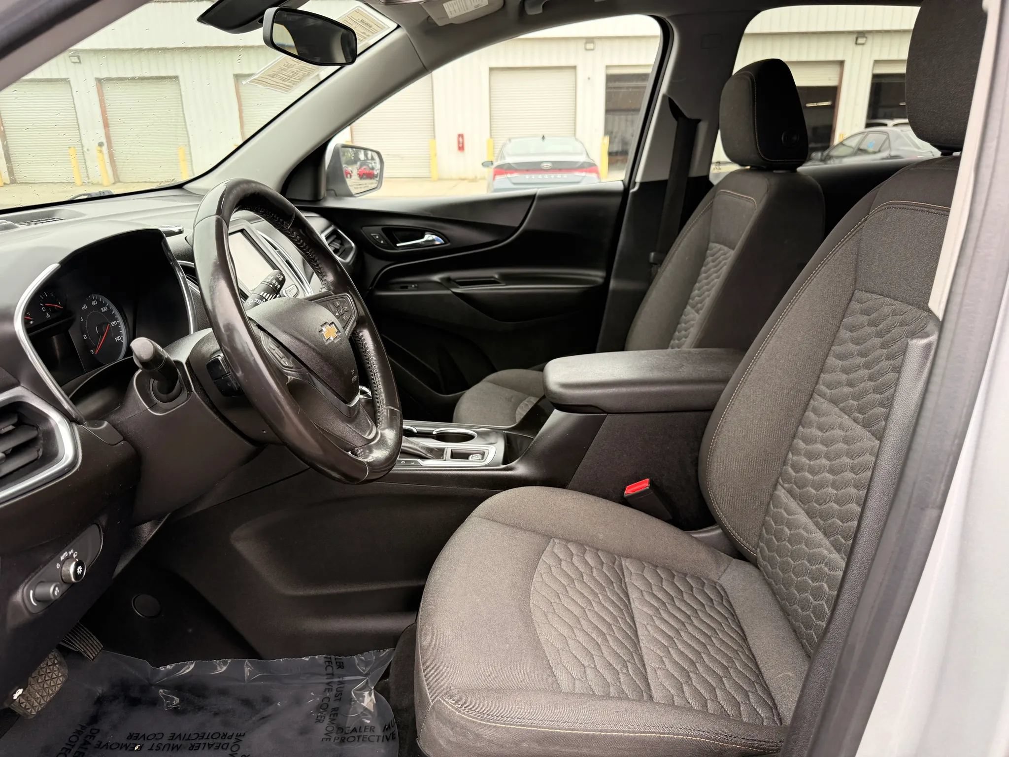 Used 2018 Chevrolet Equinox LT AWD/4WD image 2