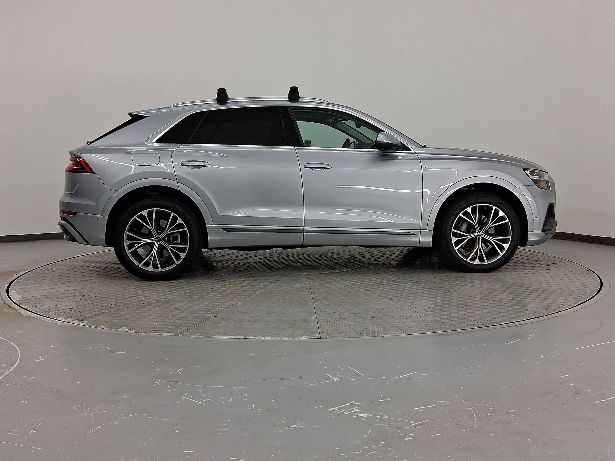 Used 2022 Audi Q8 Premium Plus image 8