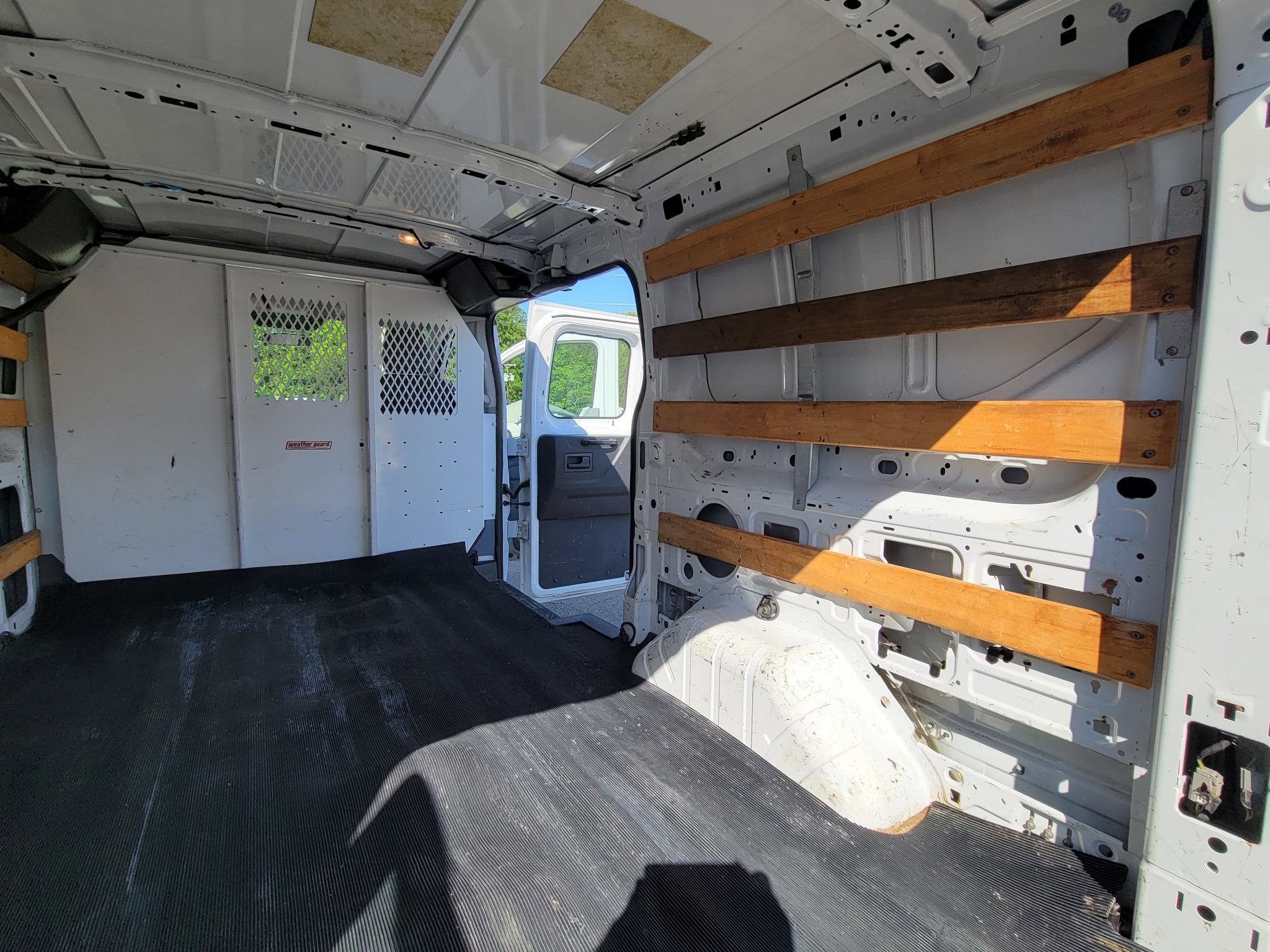 Used 2015 Ford Transit 250 130 Low Roof w/ Exterior Upgrade Package RWD image 35