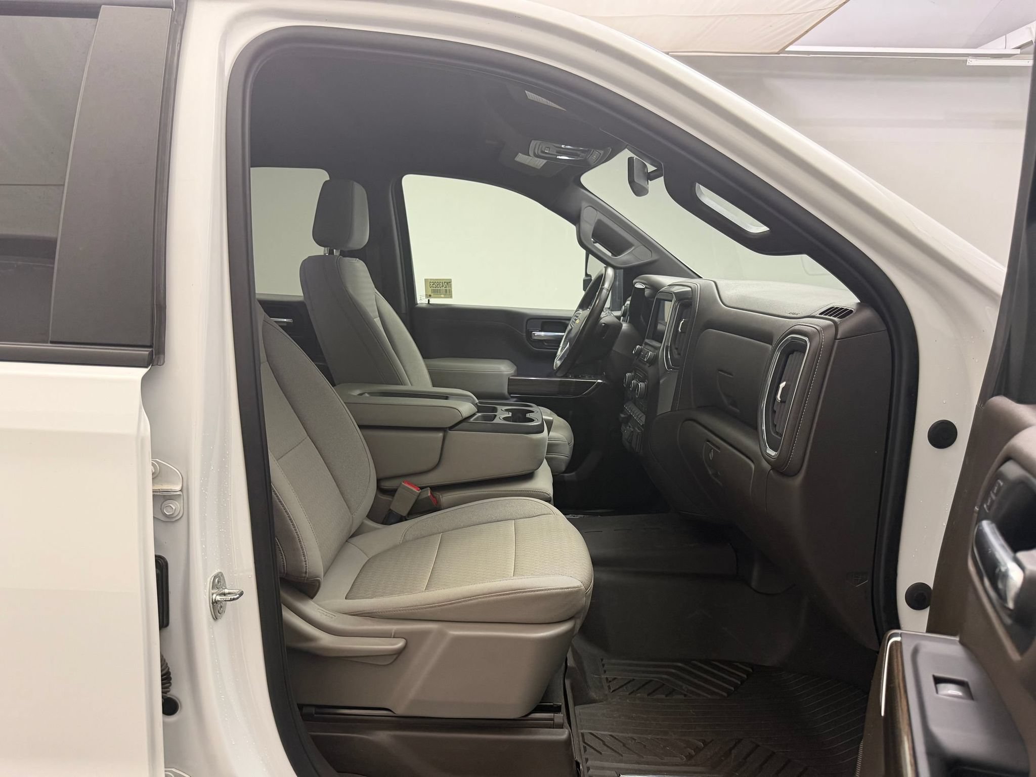 Used 2021 Chevrolet Silverado 1500 LT AWD/4WD image 24