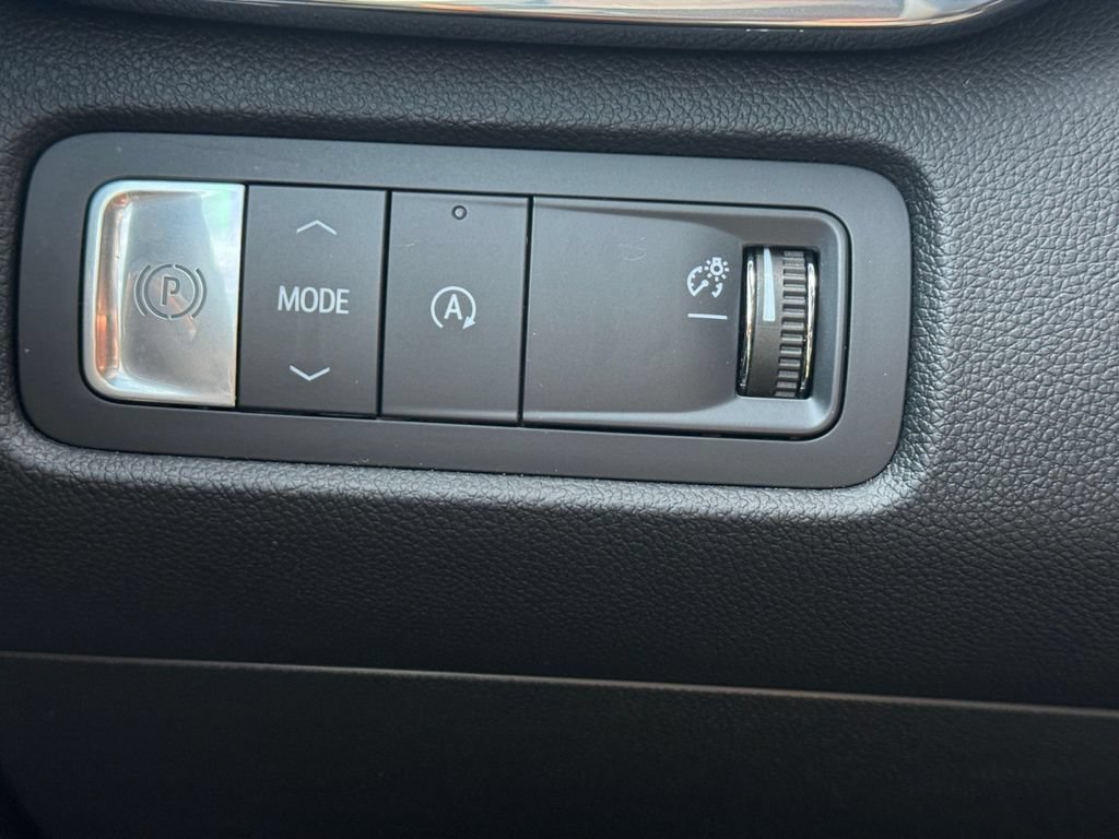 Used 2025 GMC Acadia Elevation FWD image 23