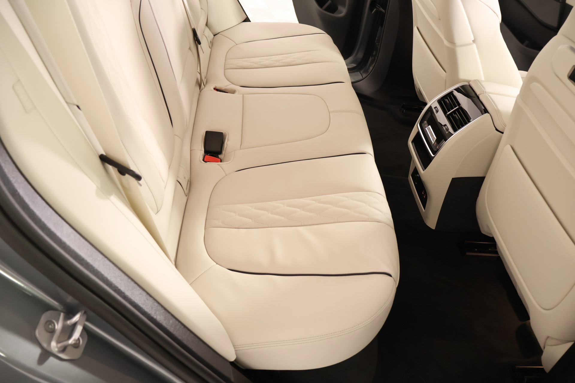 New 2026 BMW X5 M60i AWD/4WD image 14