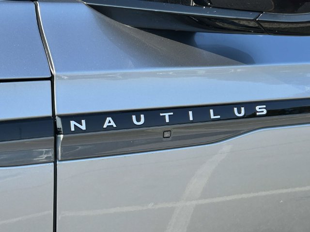 Used 2025 Lincoln Nautilus Reserve w/ Jet Appearance Package AWD/4WD image 9