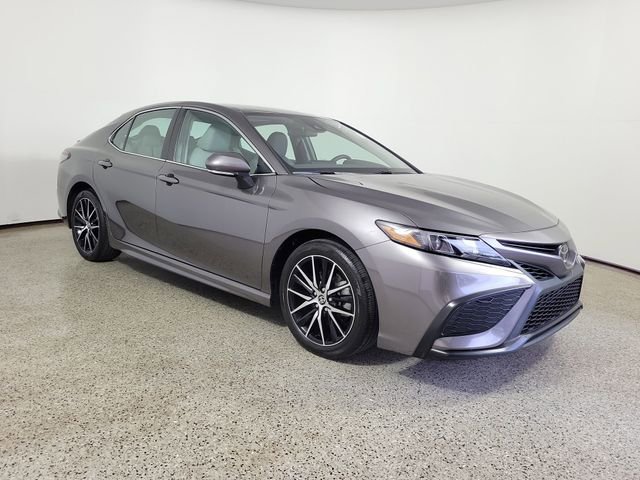 Used 2024 Toyota Camry SE FWD image 4