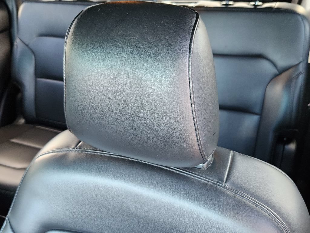Used 2019 Ford Explorer XLT w/ Equipment Group 202A AWD/4WD image 6