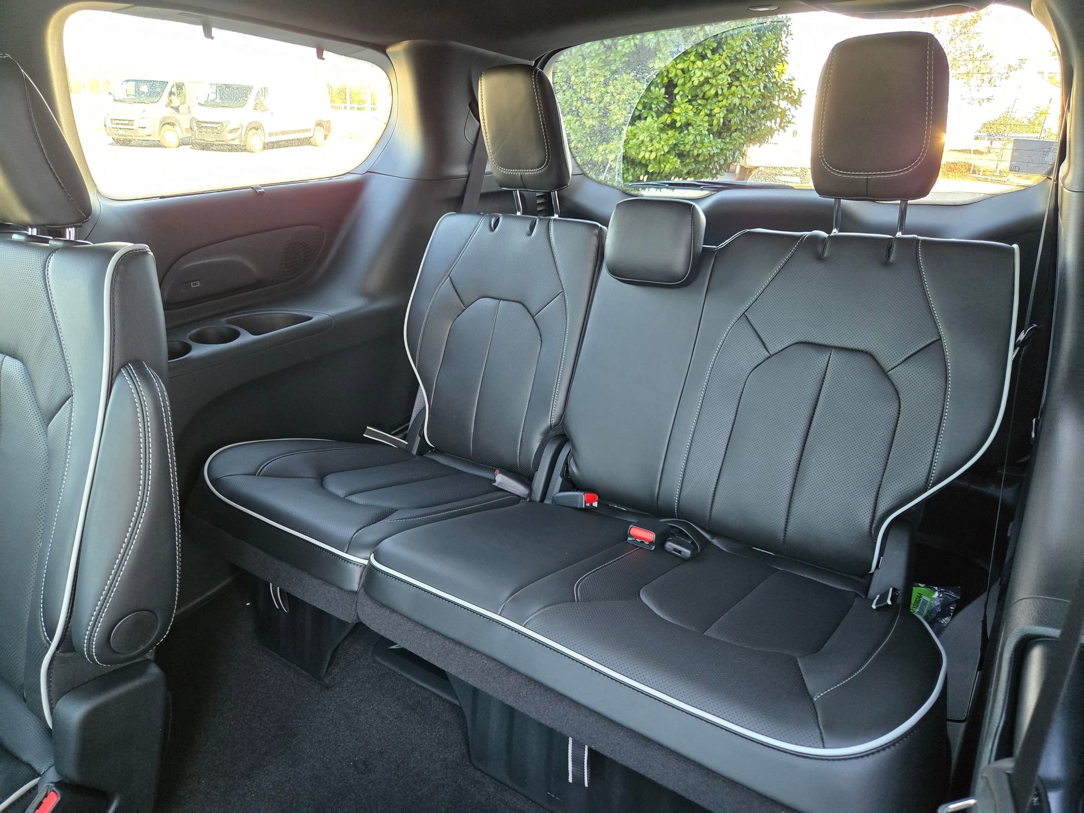 New 2026 Chrysler Pacifica Limited w/ Uconnect Theater Family Group image 25