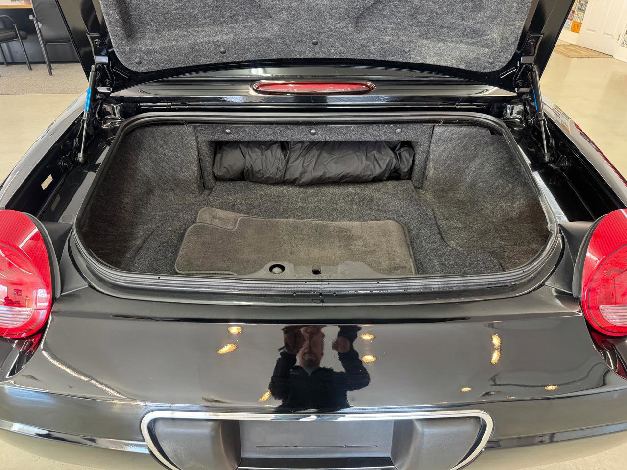 Used 2002 Ford Thunderbird image 19