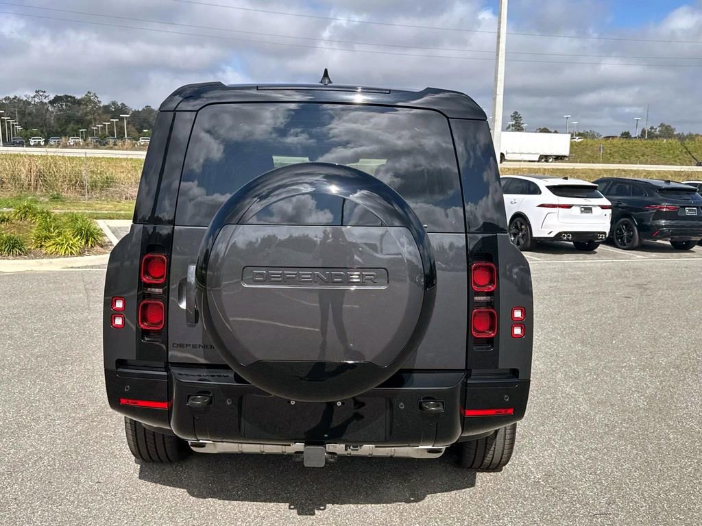 New 2025 Land Rover Defender 130 X-Dynamic SE image 5