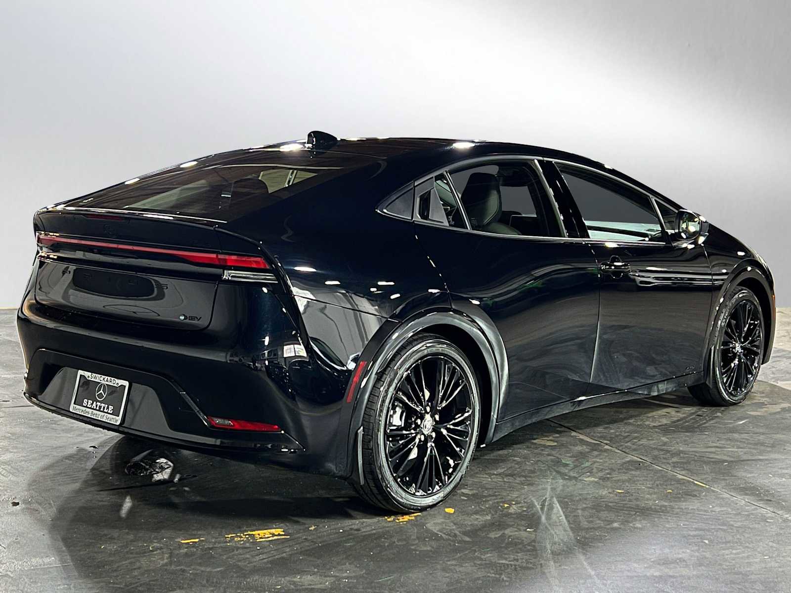 Used 2025 Toyota Prius AWD image 3