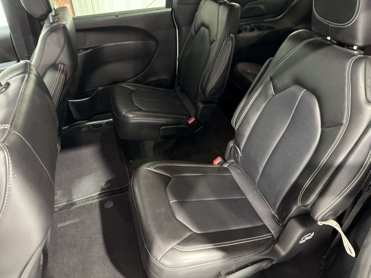 Used 2025 Chrysler Pacifica Select image 7