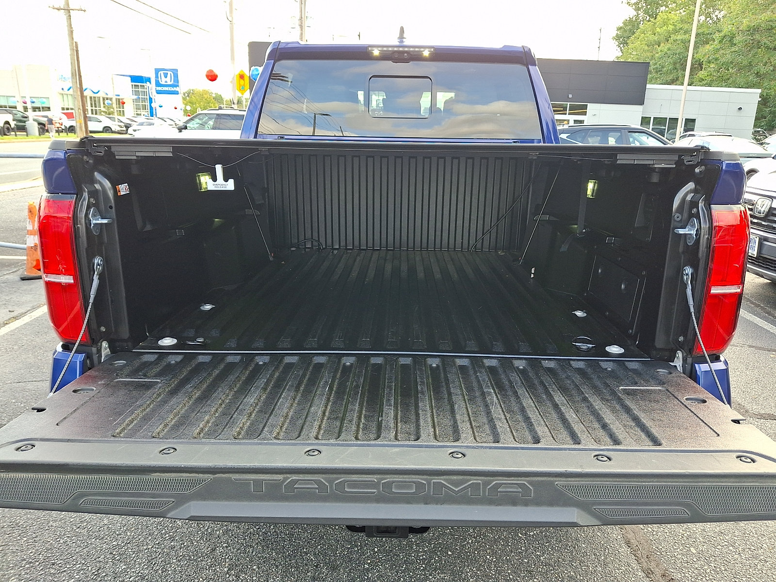 Used 2024 Toyota Tacoma Limited w/ Limited Package (LT) AWD/4WD image 21