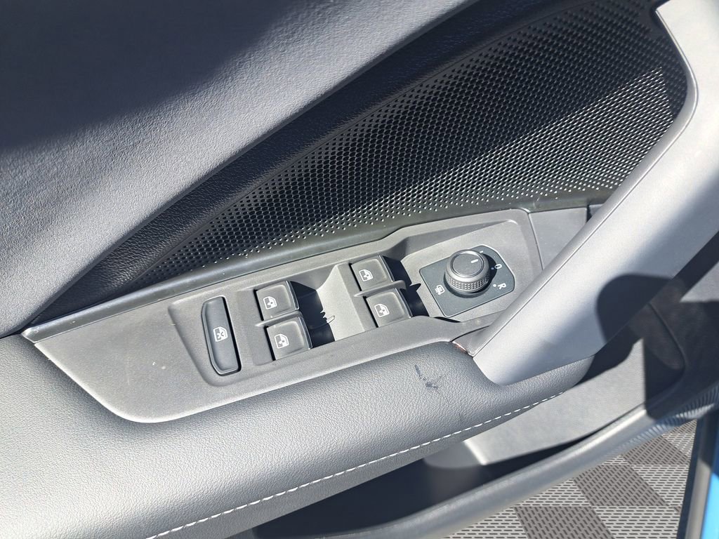 New 2025 Volkswagen Tiguan SE R-Line image 30