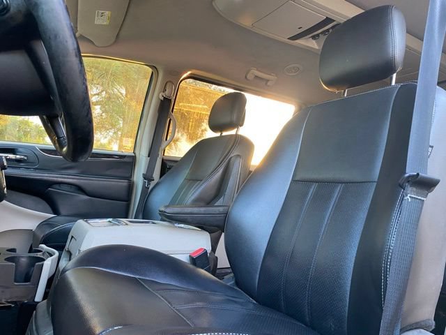 Used 2012 Chrysler Town & Country Touring-L w/ Entertainment Group #2 FWD image 13