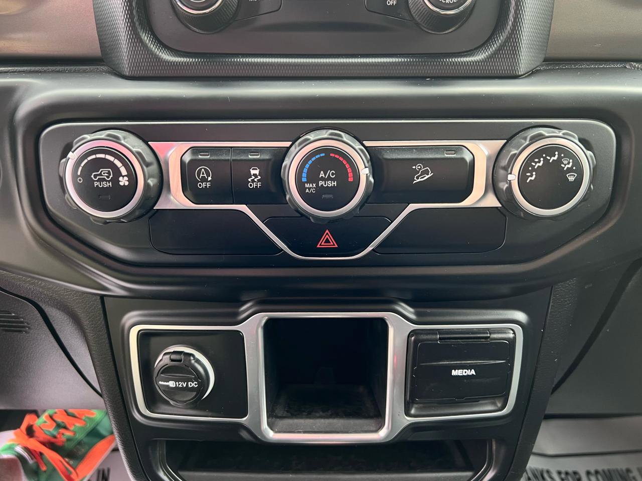 Used 2018 Jeep Wrangler Sport image 15