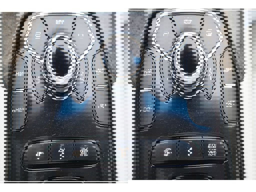 Used 2015 Kia K900 Luxury image 20