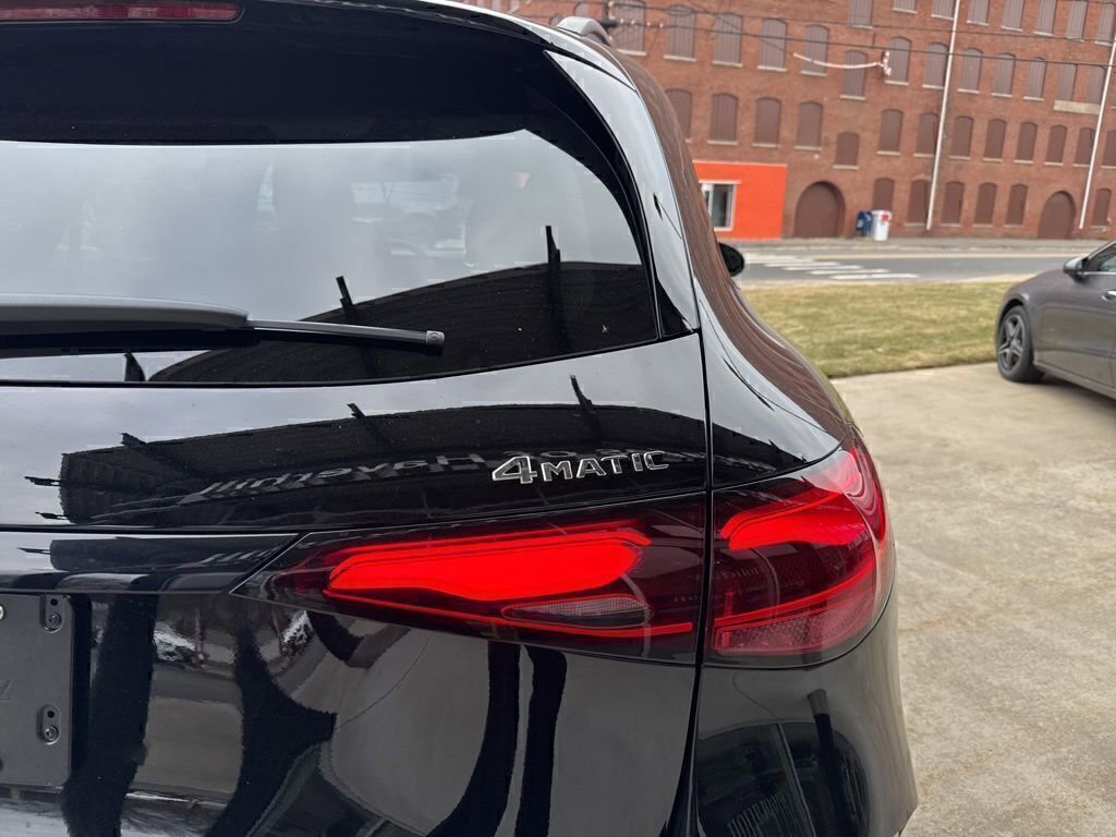 New 2026 Mercedes-Benz GLC 300 4MATIC image 9