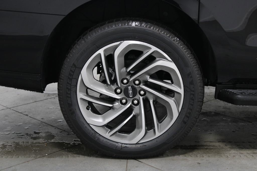 New 2026 Lincoln Navigator L Premier AWD/4WD image 15