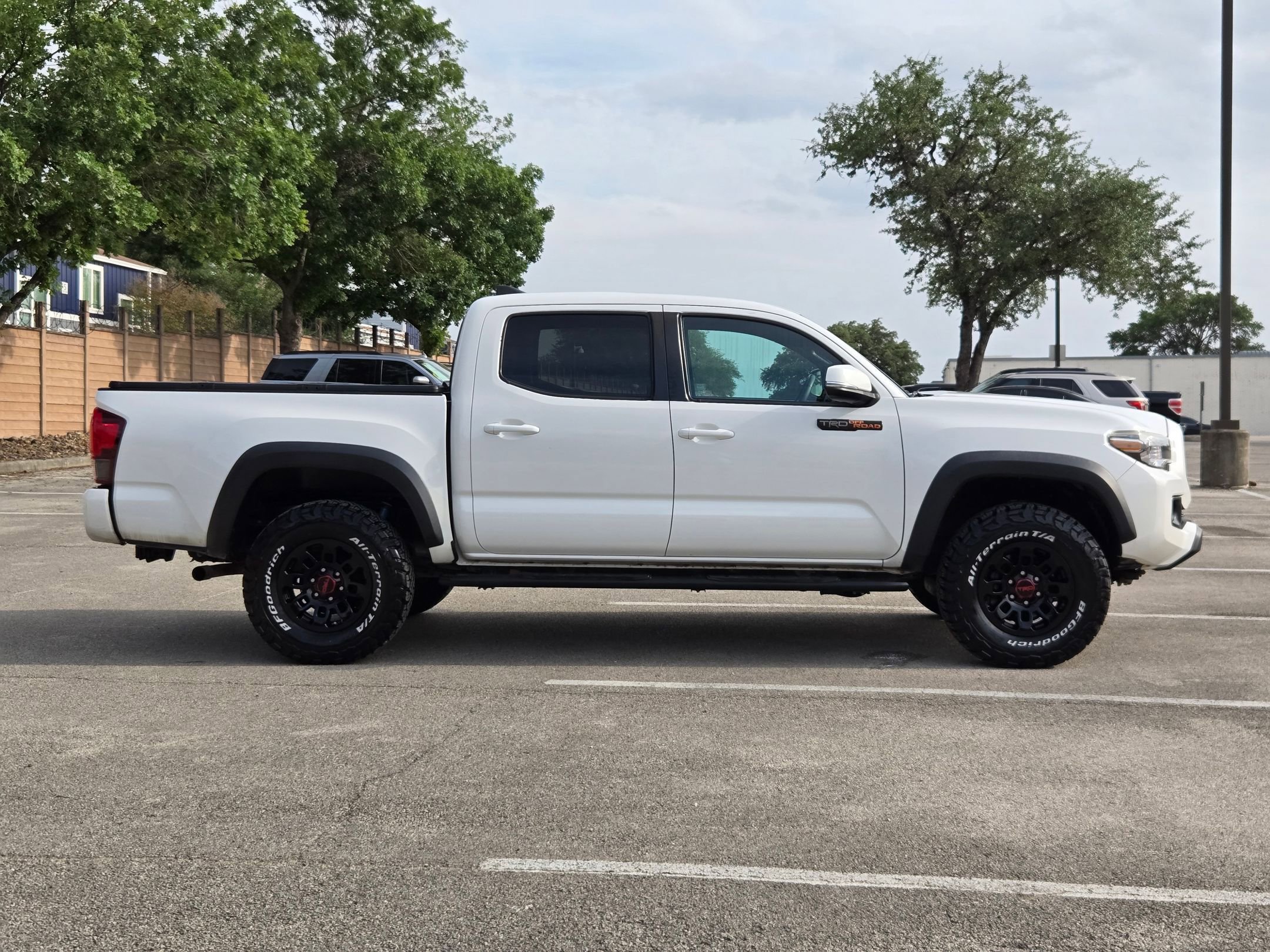 Used 2019 Toyota Tacoma TRD Off-Road w/ Technology Package AWD/4WD image 3