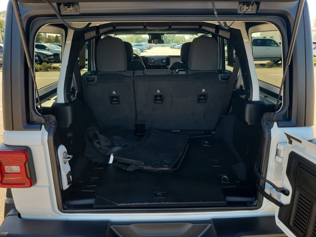 Used 2024 Jeep Wrangler Willys image 13