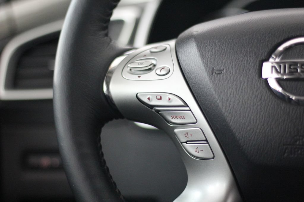 Used 2018 Nissan Murano SL w/ Midnight Edition Package FWD image 12