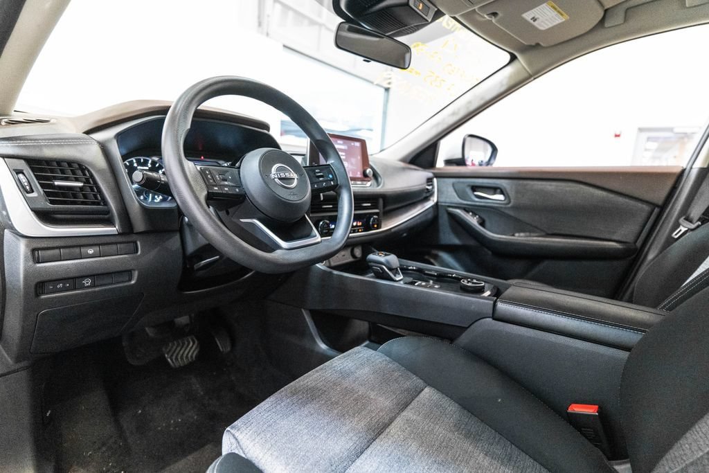 Used 2023 Nissan Rogue SV AWD/4WD image 4