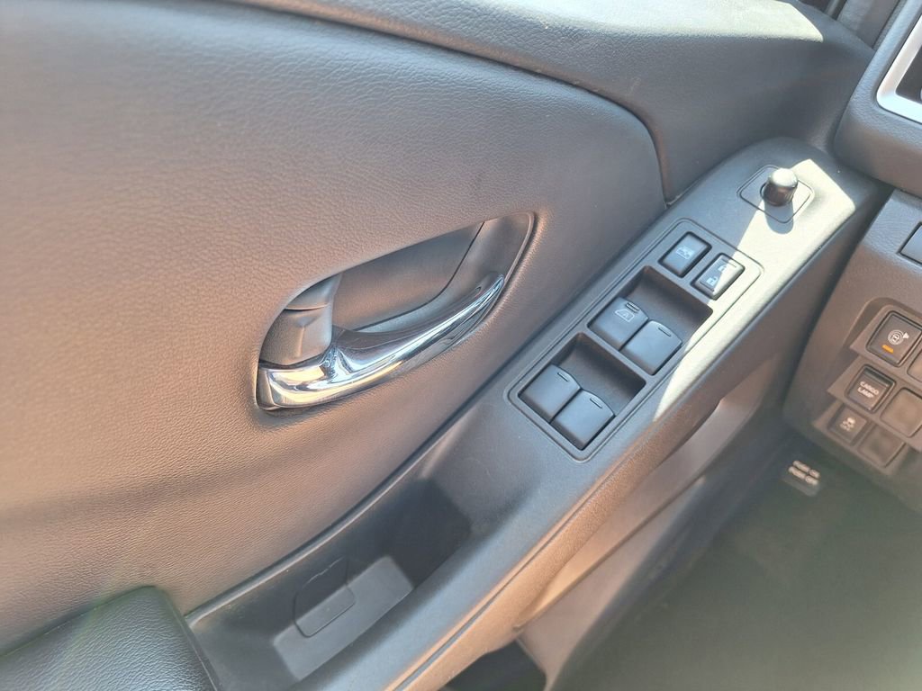 Used 2025 Nissan Frontier SV w/ SV Convenience Package RWD image 16