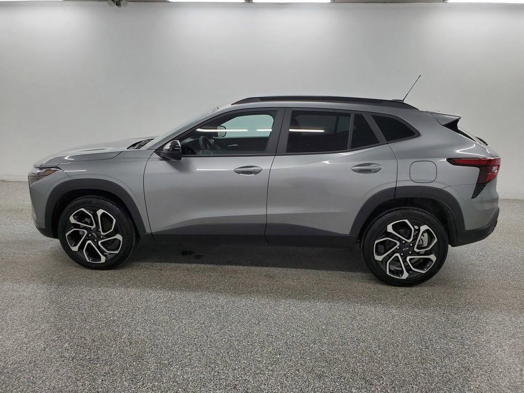 Certified 2025 Chevrolet Trax RS w/ Driver Confidence Package image 7