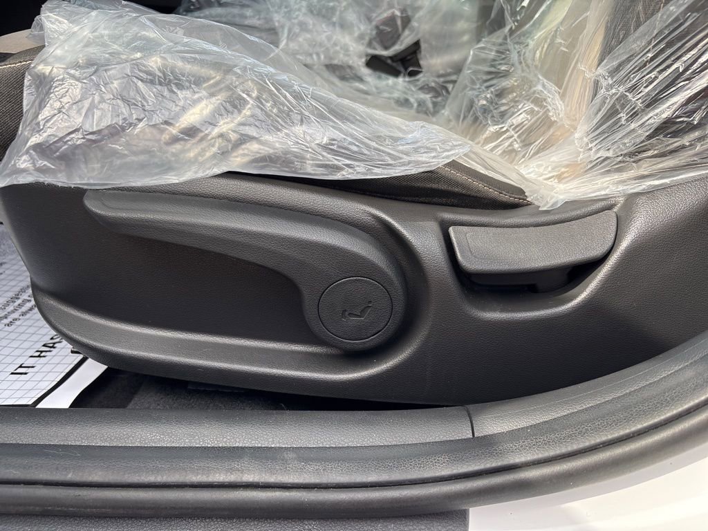 Used 2020 Hyundai Elantra GT image 18