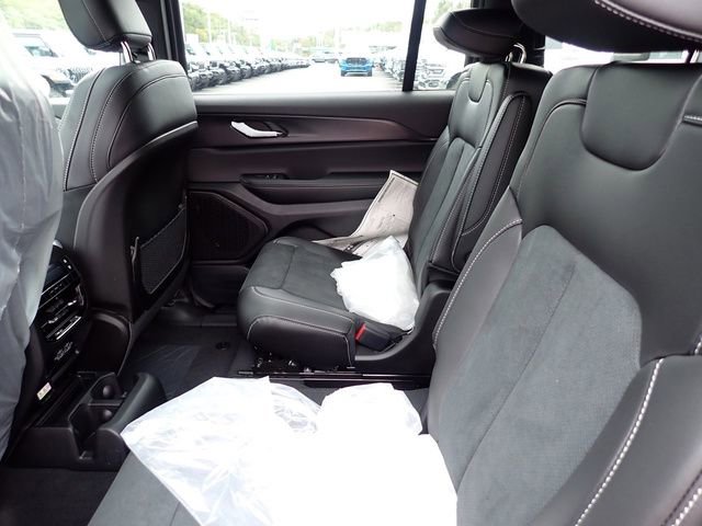 New 2025 Jeep Grand Cherokee L Altitude image 13