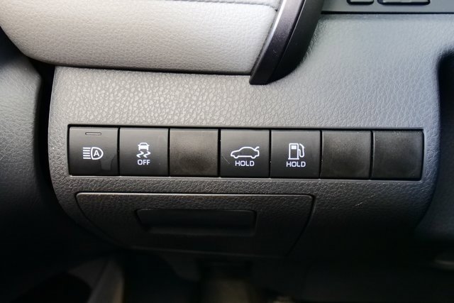 Used 2021 Toyota Camry LE image 27