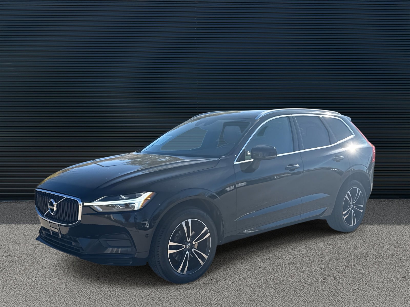 Used 2019 Volvo XC60 T5 Momentum w/ Premium Package image 1