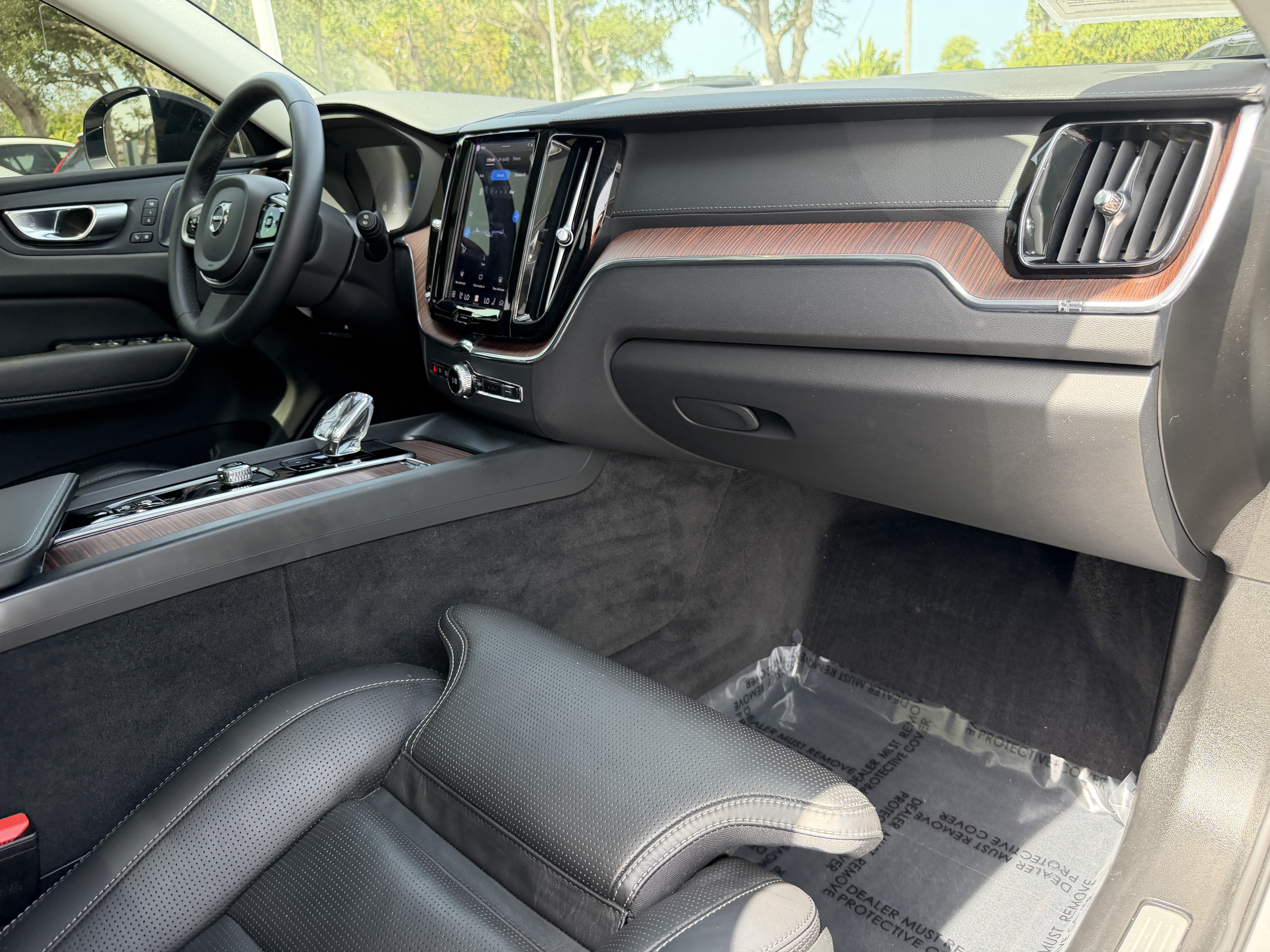 Certified 2023 Volvo XC60 B5 Ultimate w/ Climate Package FWD image 12
