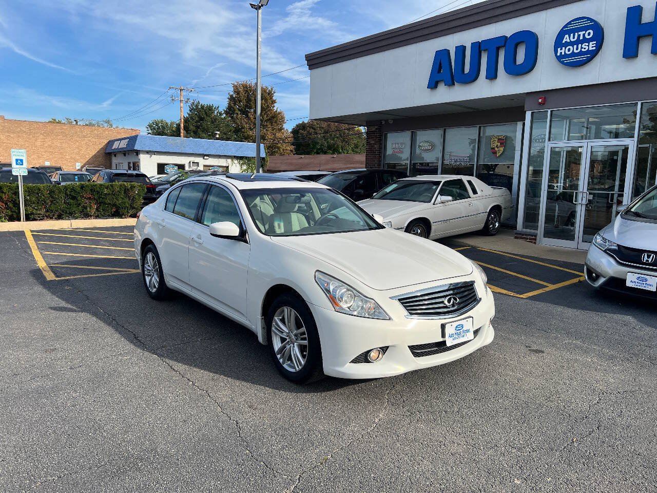 Used 2011 INFINITI G37 x Sedan w/ Premium Pkg AWD/4WD image 4