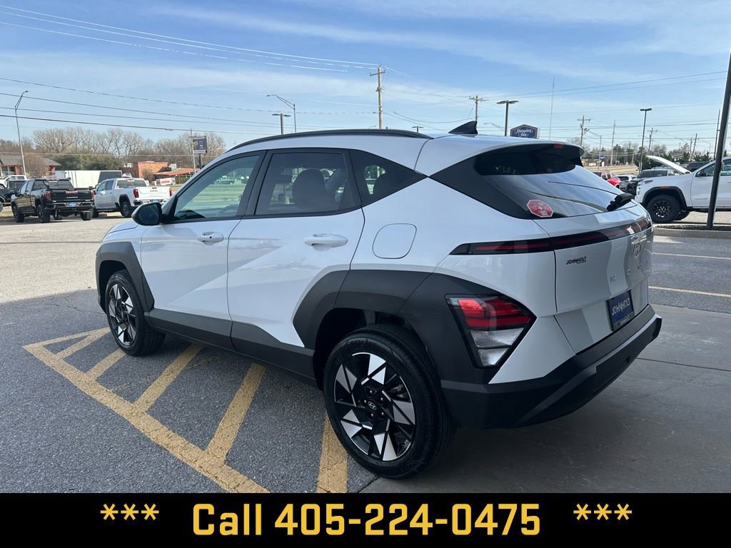 Used 2025 Hyundai Kona SEL image 3