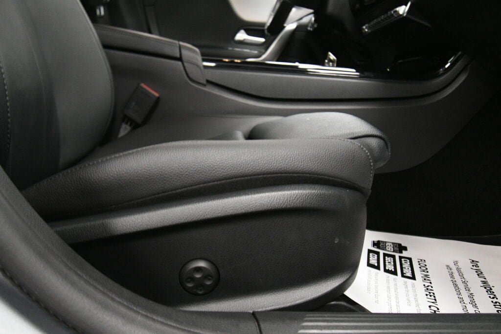 Used 2025 Mercedes-Benz CLA 250 4MATIC image 29
