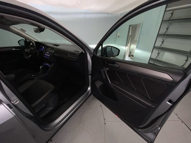 Used 2022 Volkswagen Tiguan SE AWD/4WD image 23