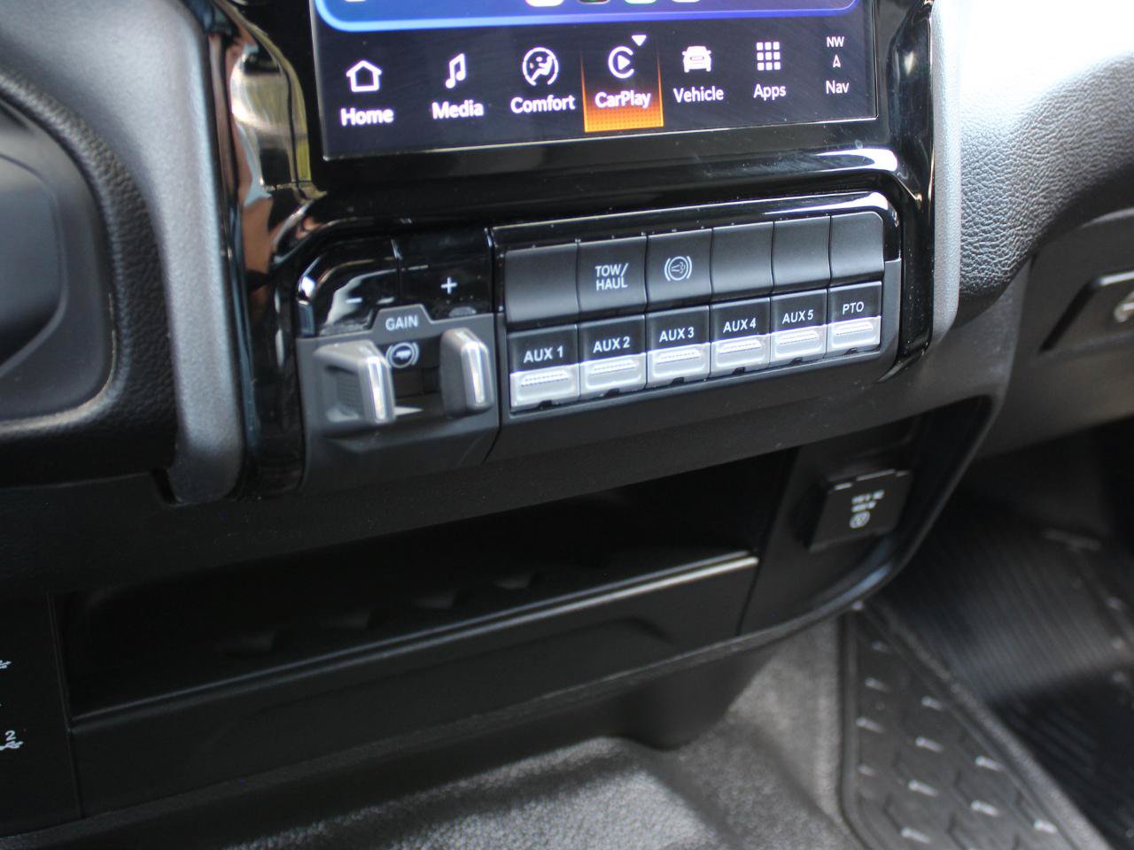 Used 2025 RAM 5500 4x4 Crew Cab image 35