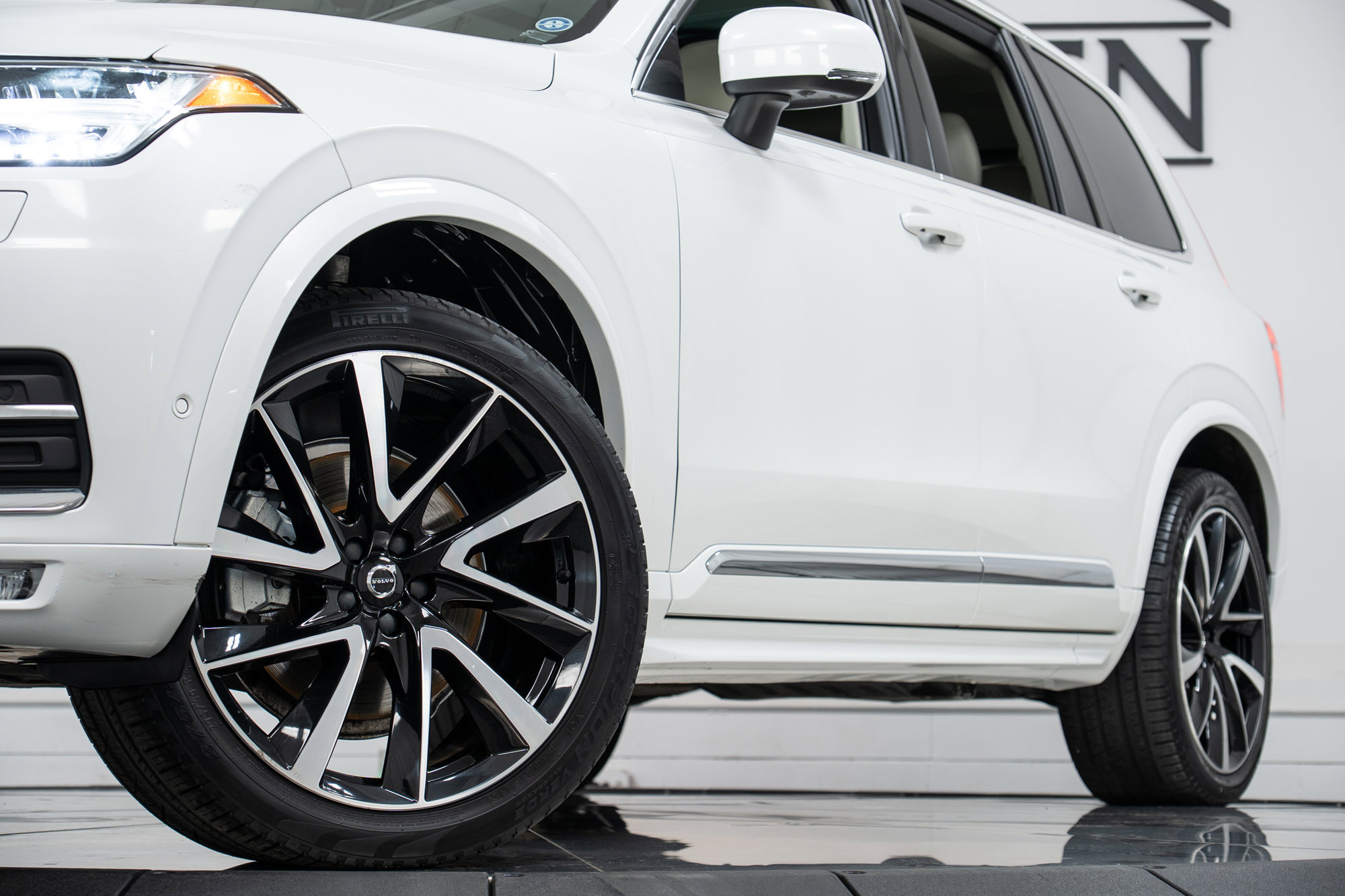 Certified 2023 Volvo XC90 B6 Plus w/ Protection Package Premier image 27