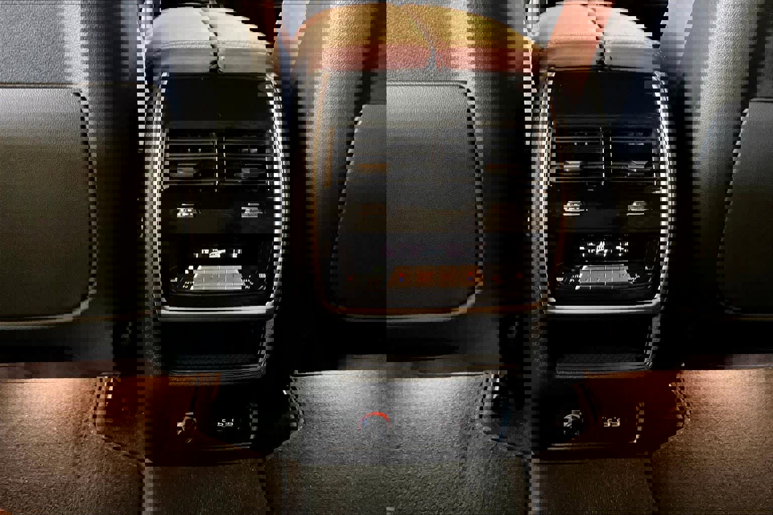 Used 2025 BMW X7 xDrive40i w/ M Sport Package image 33