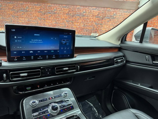 Used 2022 Lincoln Nautilus Reserve image 17