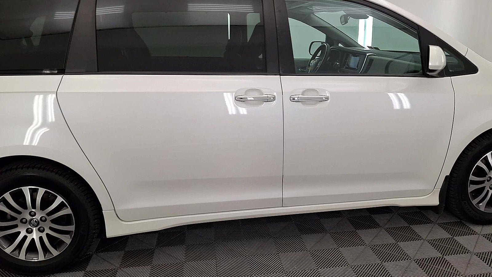 Certified 2019 Toyota Sienna XLE w/ XLE Navigation Package FWD image 5