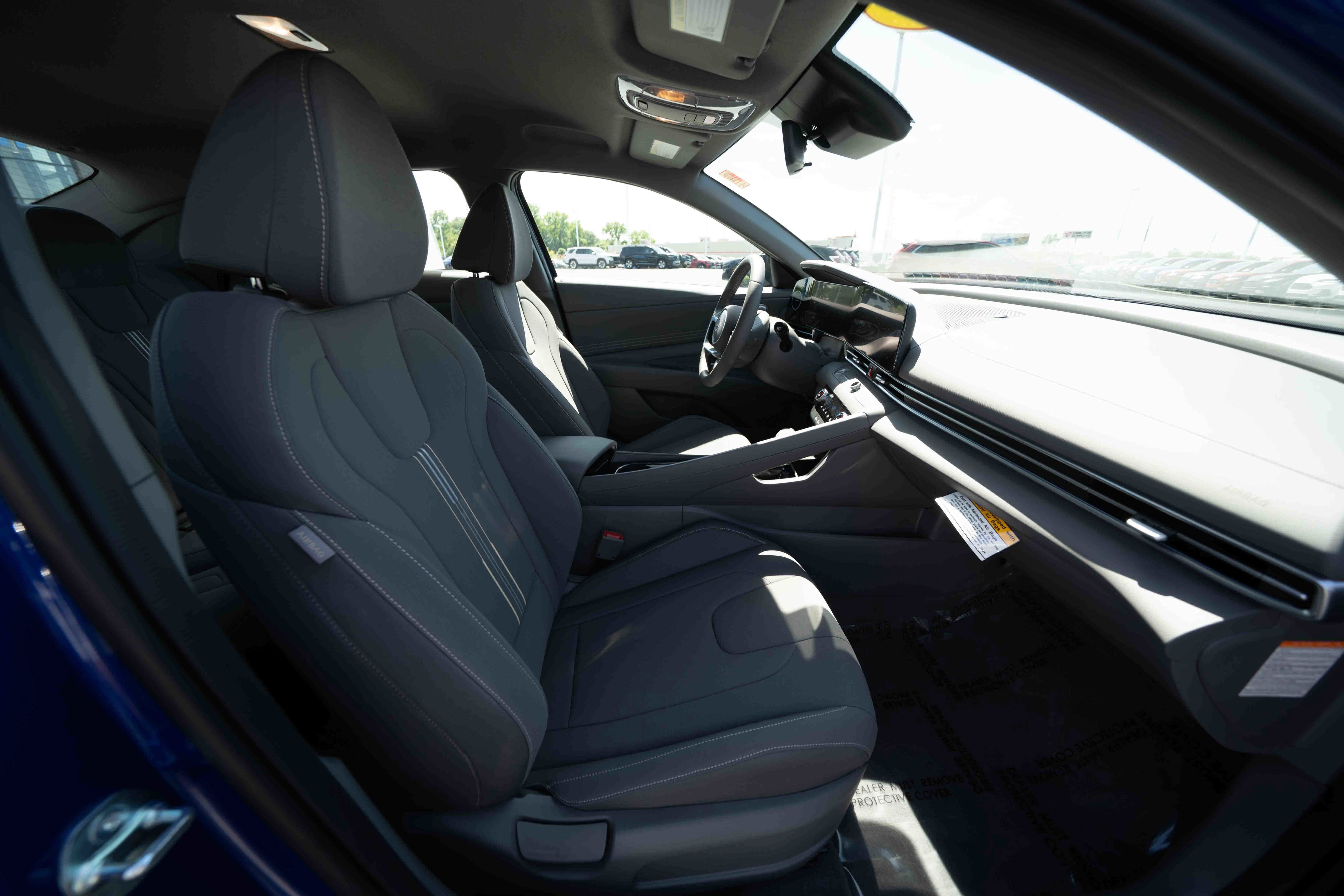 Used 2025 Hyundai Elantra SEL FWD image 26