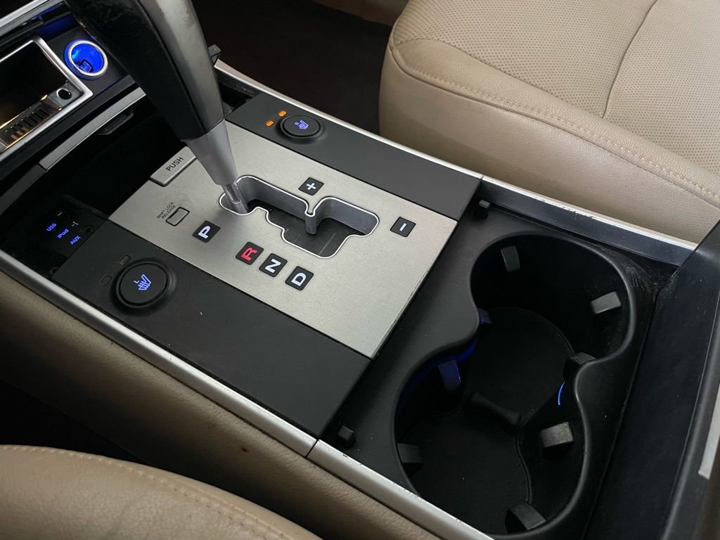 Used 2012 Hyundai Veracruz Limited w/ Entertainment Pkg image 45