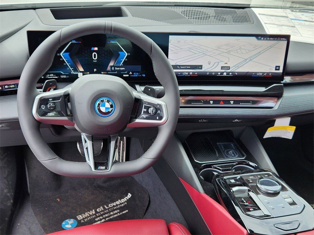 Used 2025 BMW 550e xDrive w/ Premium Package image 11