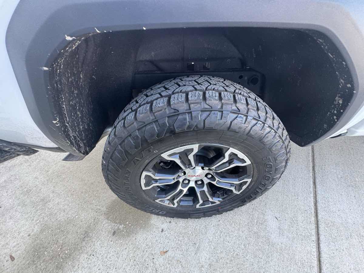 Used 2025 GMC Canyon AT4 w/ AT4 Premium Package AWD/4WD image 34